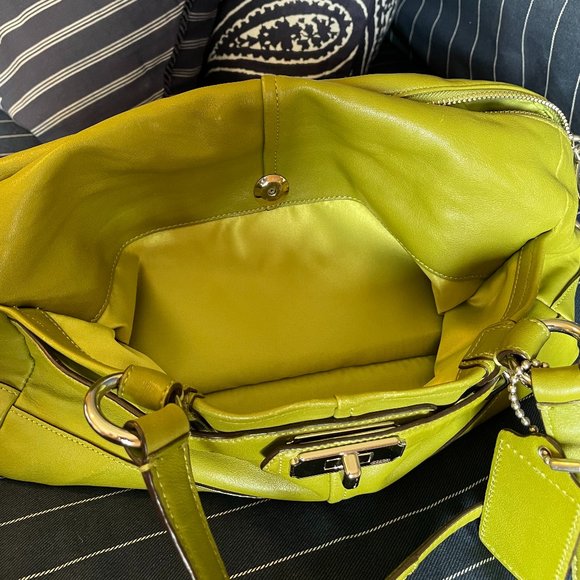 Coach - Green Leather Chelsea Reese Convertible Bag - Picture 6 of 14